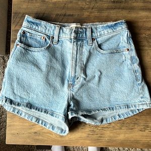 Abercrombie The Mom Short High Rise (curve love) size 27
